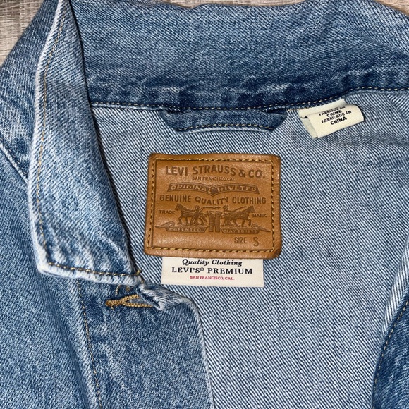 Vintage Levi’s denim jacket - Picture 3 of 9